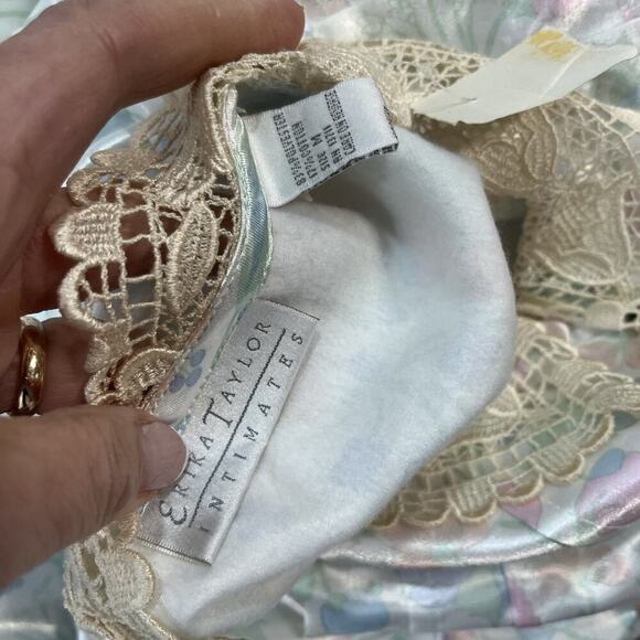 Vintage Erika Taylor Intimates Housecoat Dress Gown sz Medium Lace Collar Satin - Picture 12 of 12